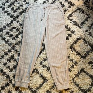 NWT Women’s Apricot Harris Jogger. Large/10. Tan w pinstripe. Elastic waist